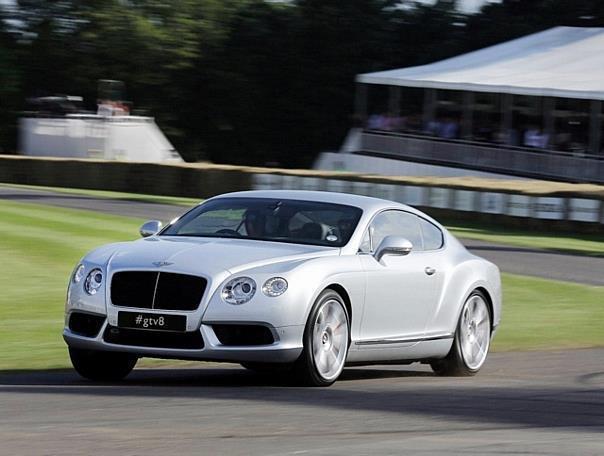 Während Eröffnungszeremonie mit dabei auch die neuen Continental-GT- (Foto) und GTC-V8-Modelle. Foto: Bentley/Auto-Reporter.NET